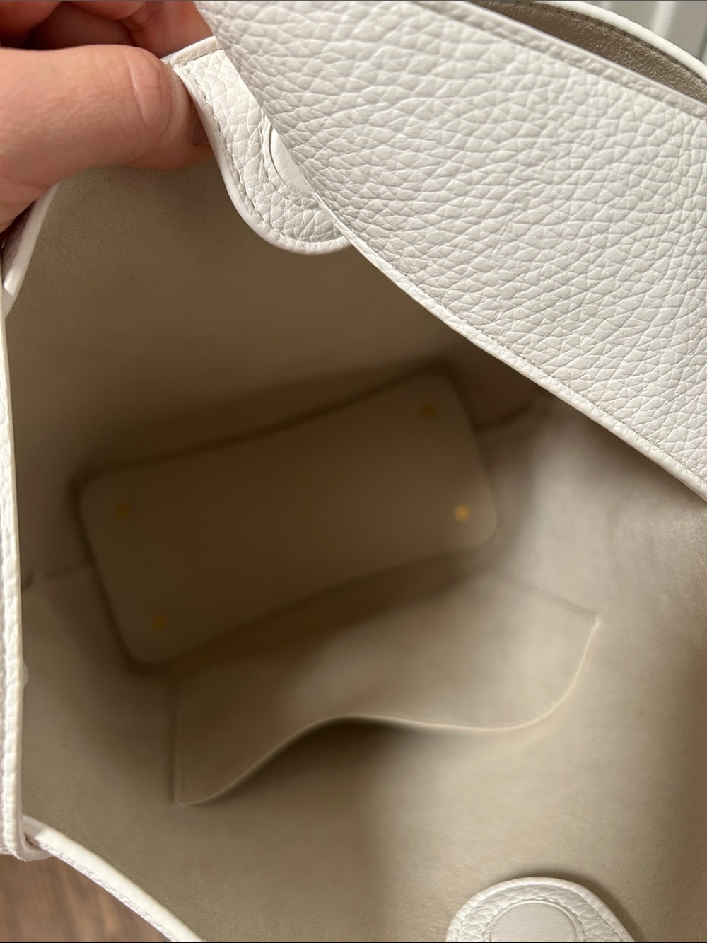 Songmont Medium Drippy Tote in Vegan Leather - Picture 11 of 12